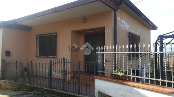 casa indipendente in vendita a Strangolagalli