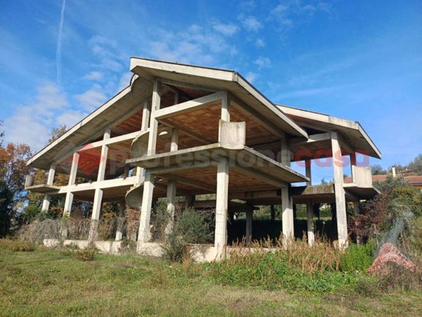 casa indipendente in vendita a Strangolagalli