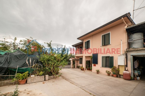 casa indipendente in vendita a Strangolagalli