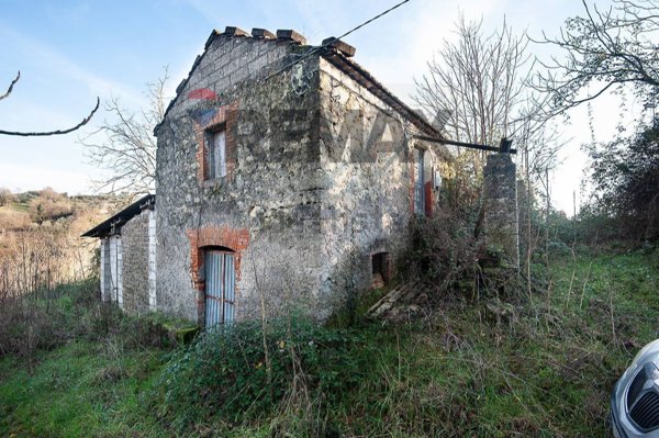 esavano in vendita a Strangolagalli