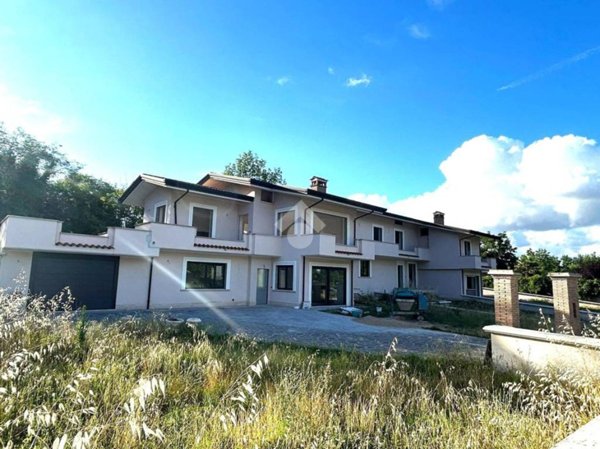 casa indipendente in vendita a Supino