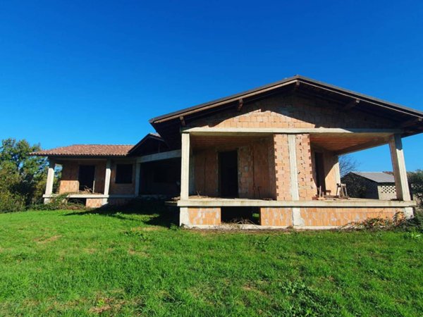 casa indipendente in vendita a Supino
