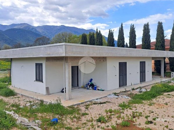 casa indipendente in vendita a Supino