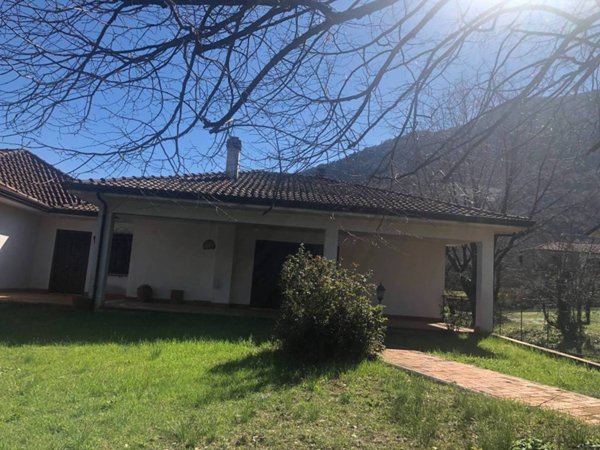 casa indipendente in vendita a Supino