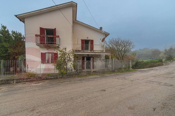 casa indipendente in vendita a Supino