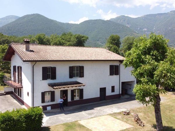 casa indipendente in vendita a Supino