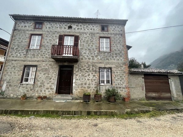 casa indipendente in vendita a Supino