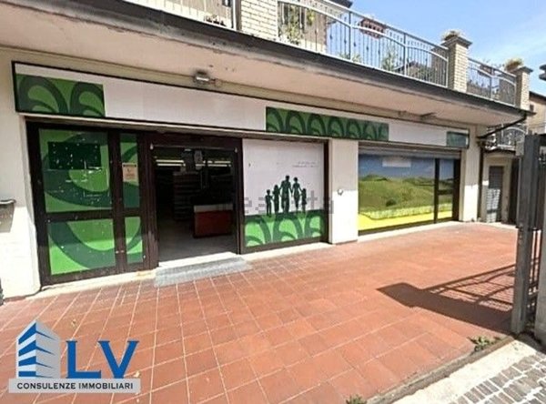 locale commerciale in vendita a Supino
