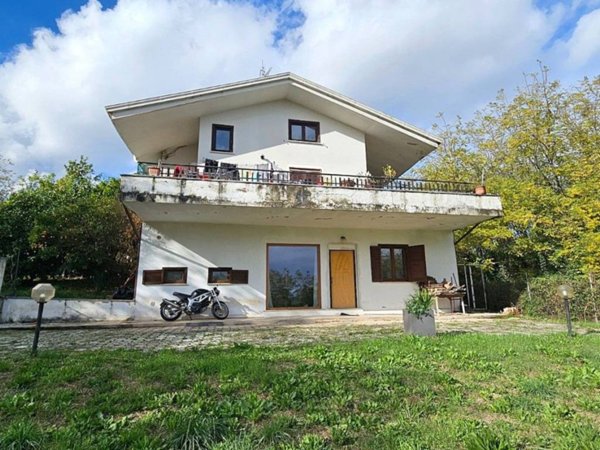 casa indipendente in vendita a Supino