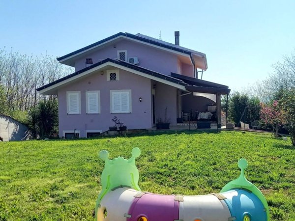 casa indipendente in vendita a Supino