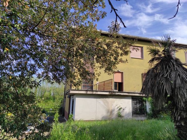 intera palazzina in vendita a Supino in zona Ortelle