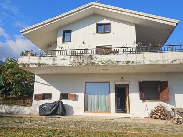 casa indipendente in vendita a Supino