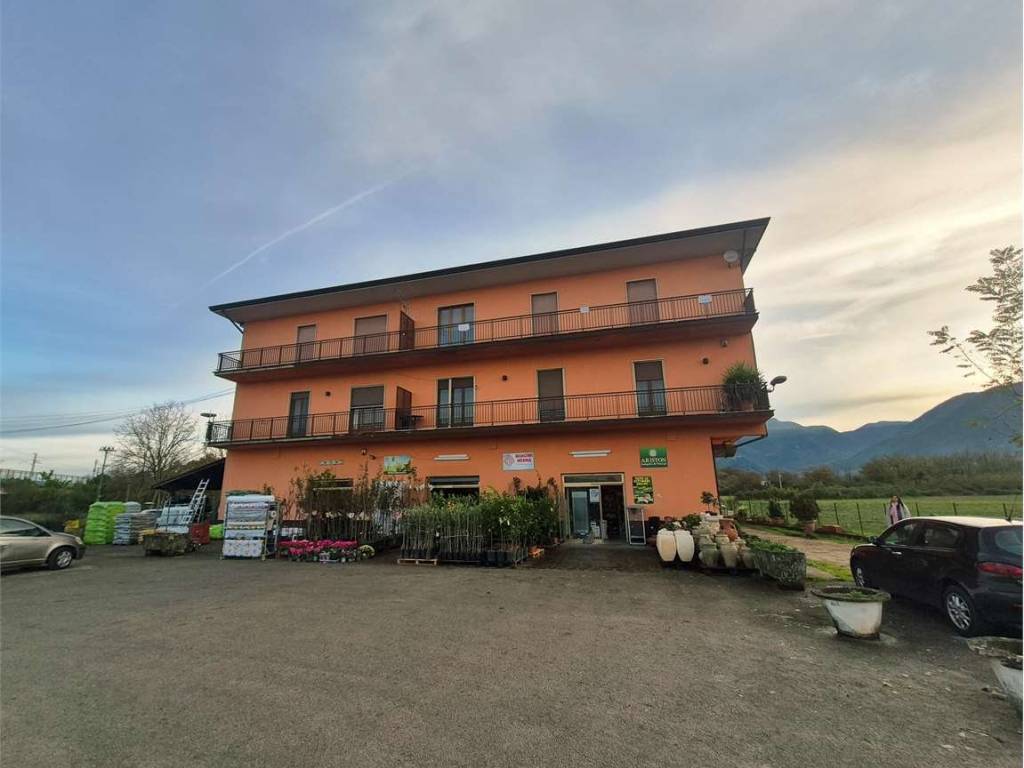 intera palazzina in vendita a Supino in zona Ortelle