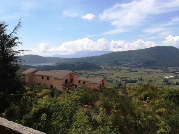 casa indipendente in vendita a Torre Cajetani