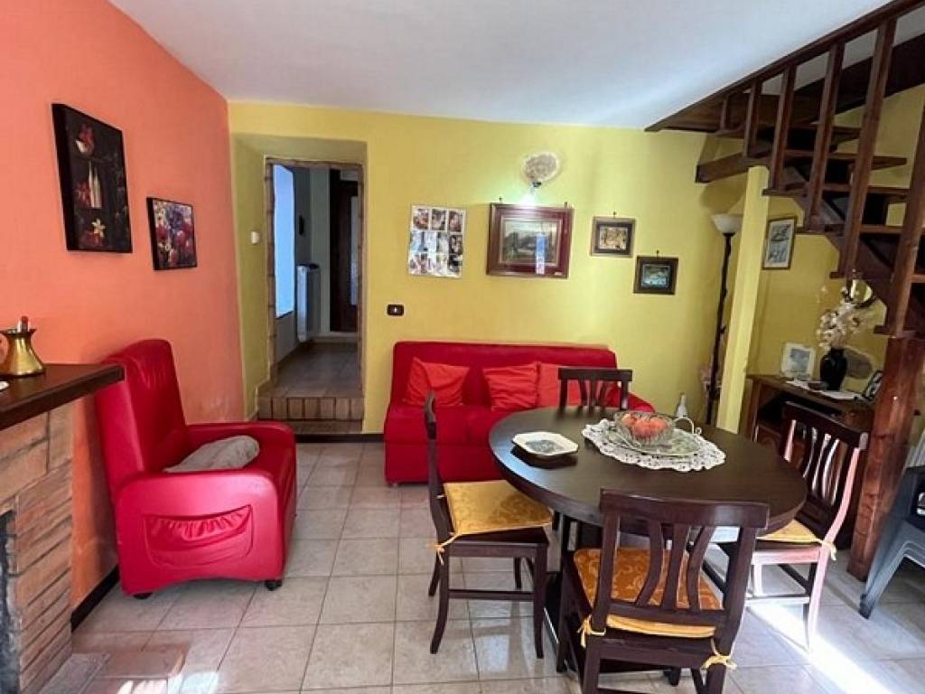 casa indipendente in vendita a Torre Cajetani