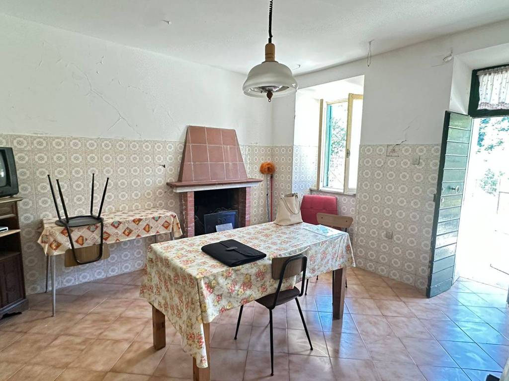 casa indipendente in vendita a Torre Cajetani