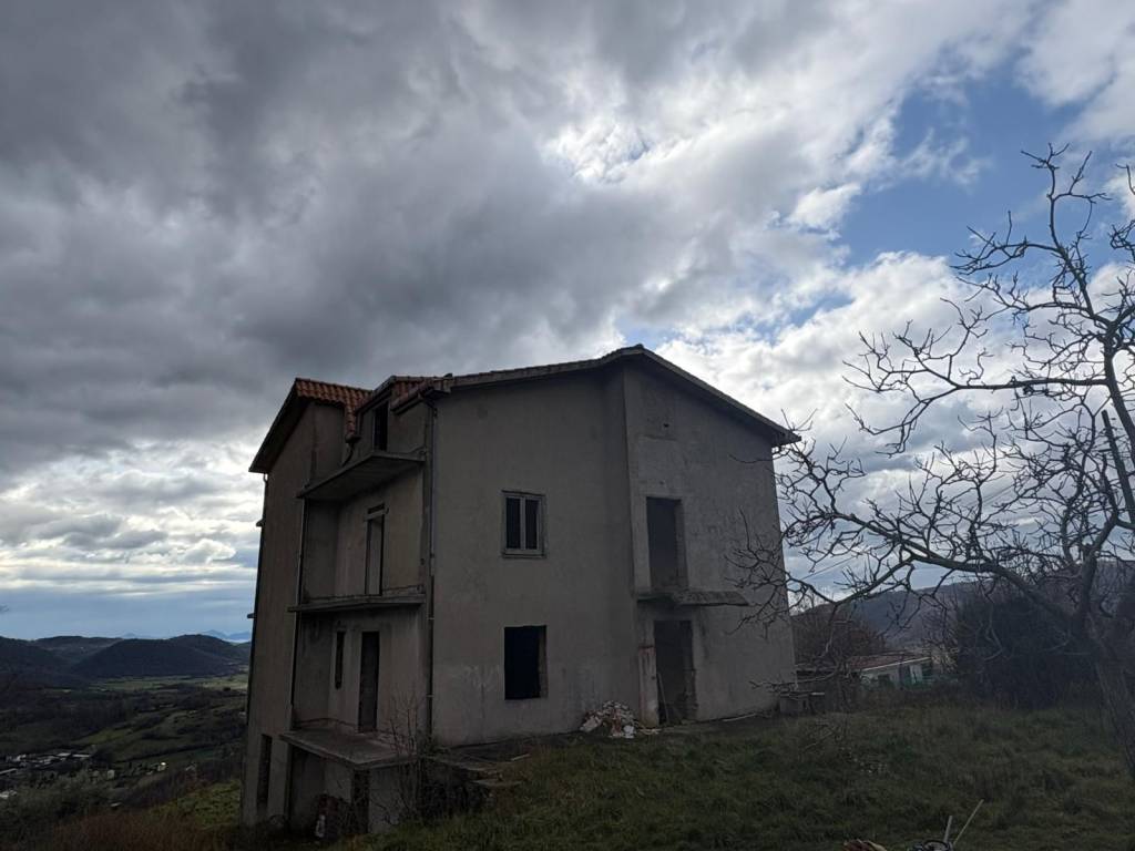 casa indipendente in vendita a Torre Cajetani