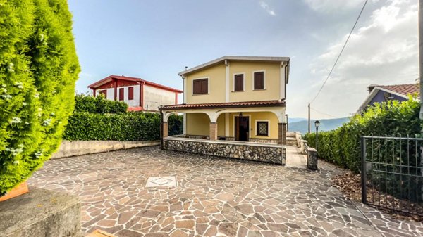 casa indipendente in vendita a Torre Cajetani