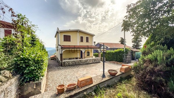 casa indipendente in vendita a Torre Cajetani