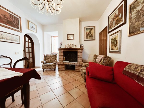 casa indipendente in vendita a Torre Cajetani