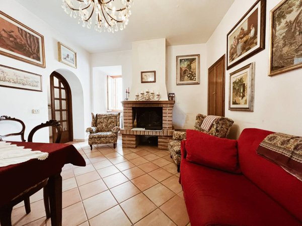 intera palazzina in vendita a Torre Cajetani