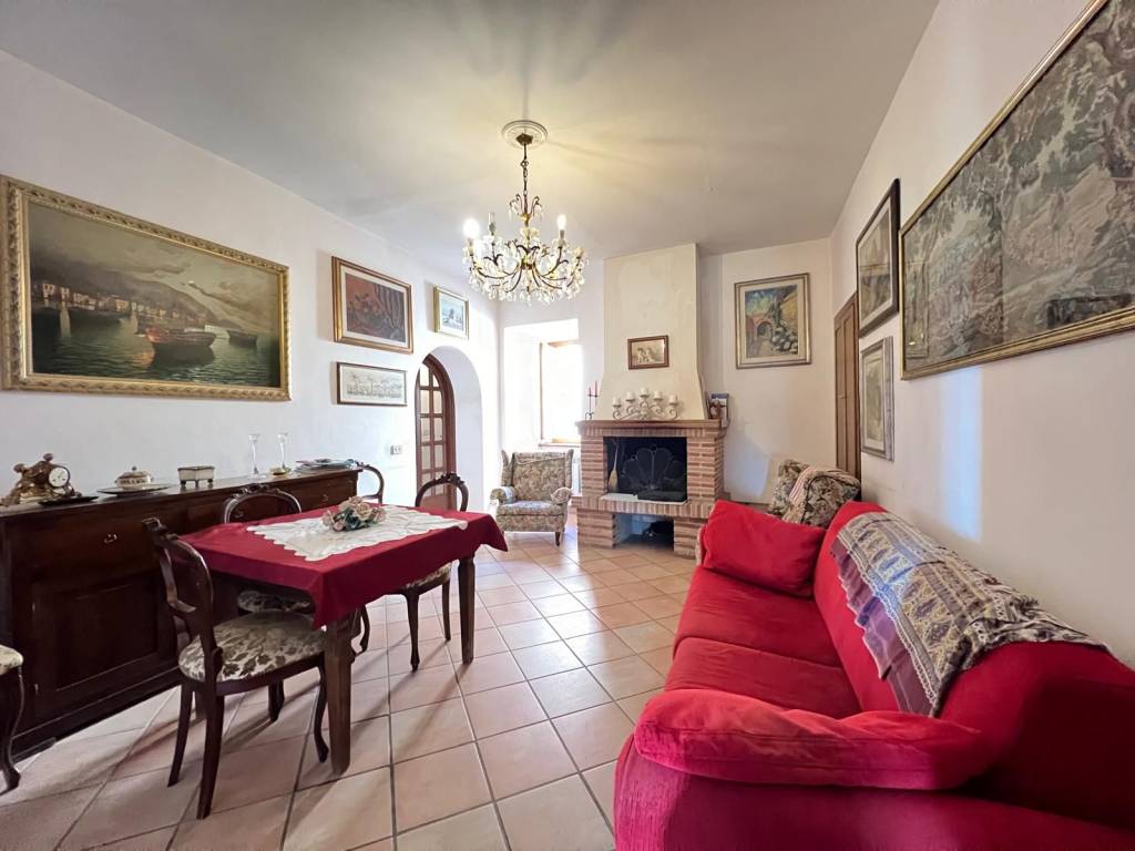 casa indipendente in vendita a Torre Cajetani