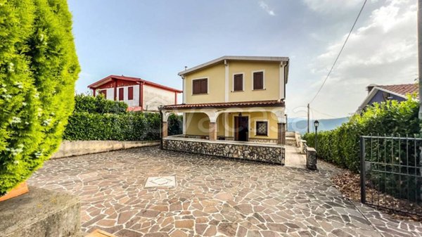 casa indipendente in vendita a Torre Cajetani