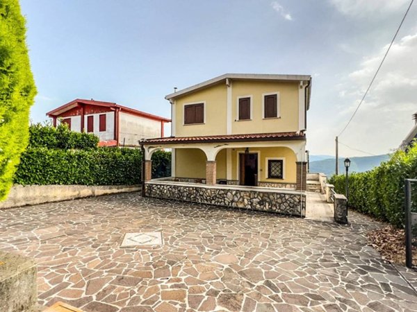casa indipendente in vendita a Torre Cajetani