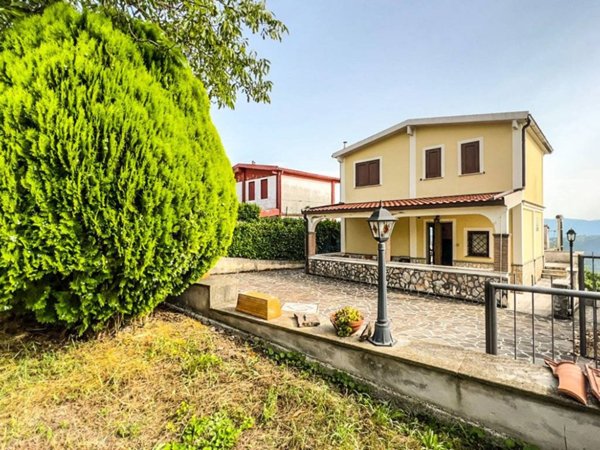 casa indipendente in vendita a Torre Cajetani