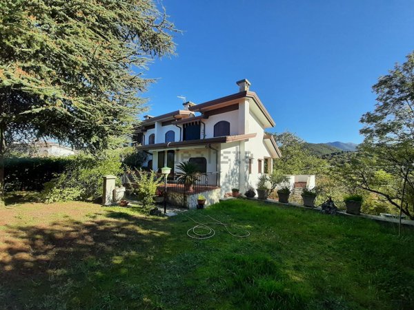 casa indipendente in vendita a Torre Cajetani
