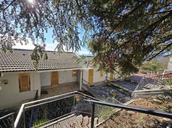 casa indipendente in vendita a Torre Cajetani