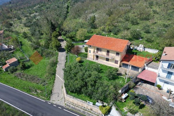 casa indipendente in vendita a Torre Cajetani