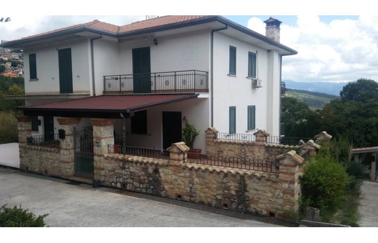 casa indipendente in vendita a Torre Cajetani