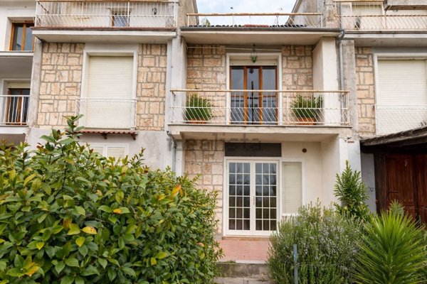 casa semindipendente in vendita a Torre Cajetani