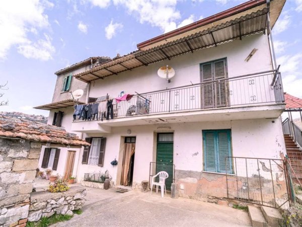 casa indipendente in vendita a Torre Cajetani