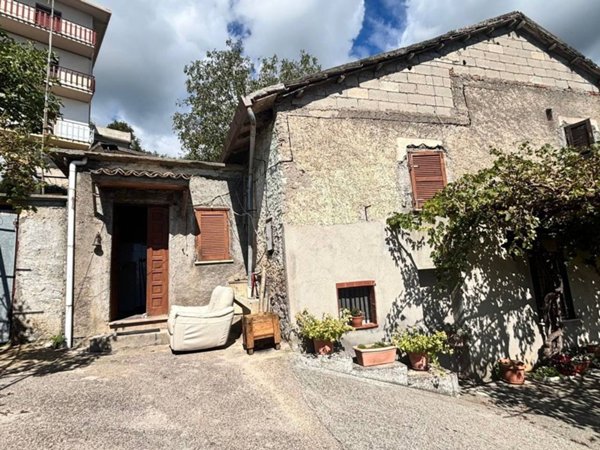 casa indipendente in vendita a Torre Cajetani