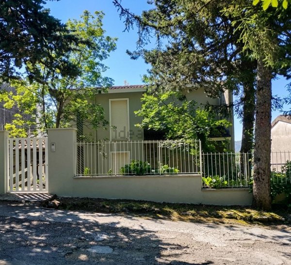 casa indipendente in vendita a Torre Cajetani