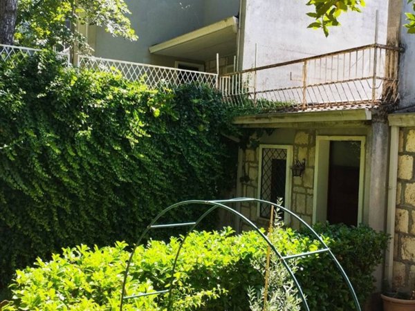 casa indipendente in vendita a Torre Cajetani