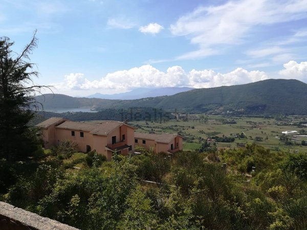 casa indipendente in vendita a Torre Cajetani