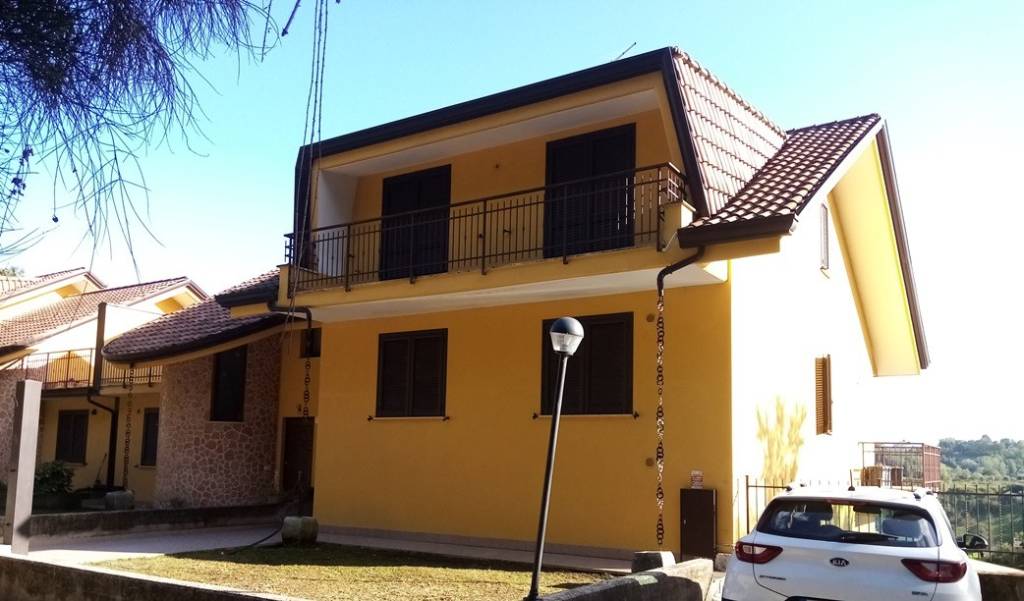 casa indipendente in vendita a Torrice