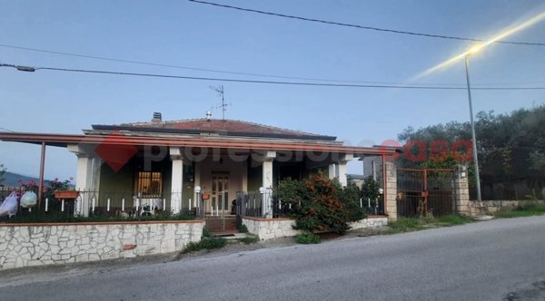 casa indipendente in vendita a Torrice