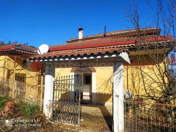 casa indipendente in vendita a Torrice