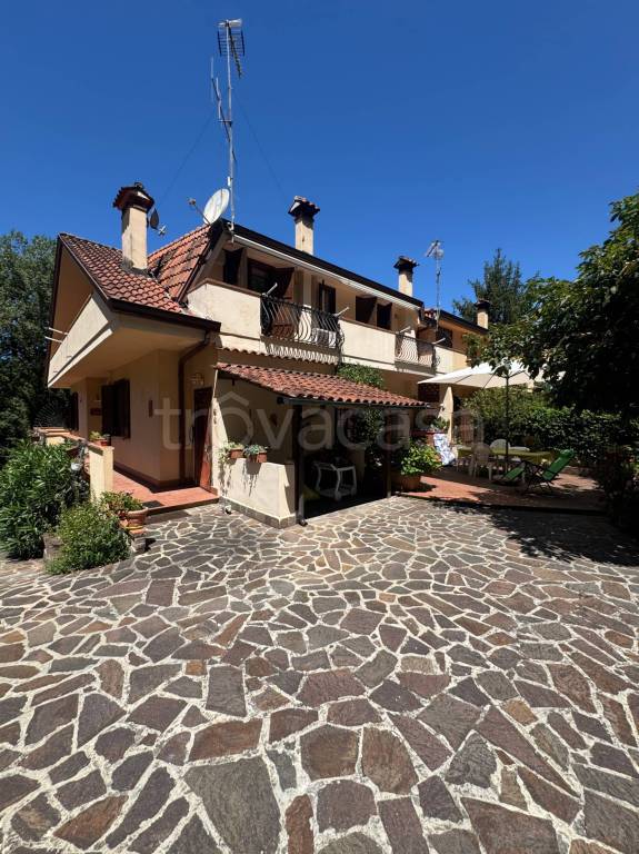 casa indipendente in vendita a Torrice