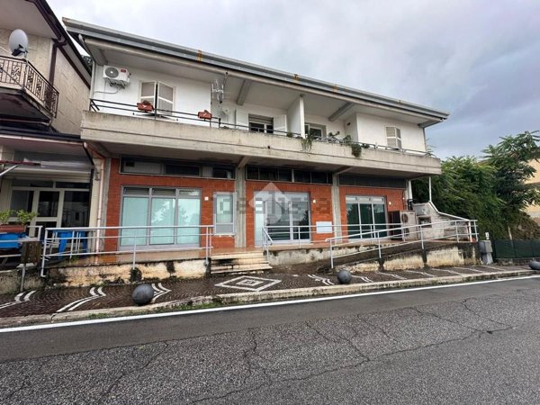 locale commerciale in vendita a Torrice