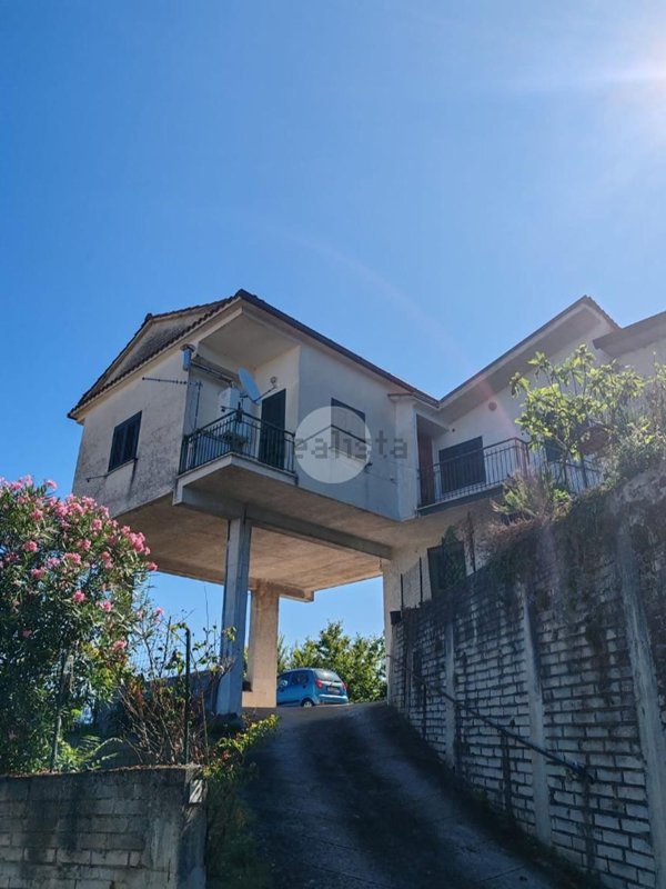 casa indipendente in vendita a Torrice