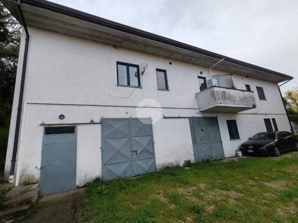 casa indipendente in vendita a Torrice