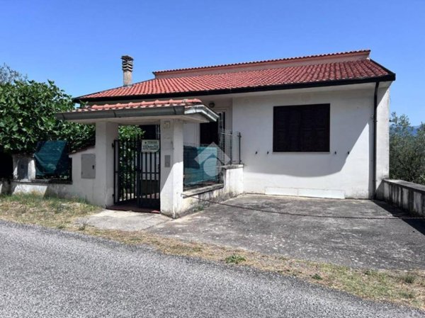 casa indipendente in vendita a Torrice