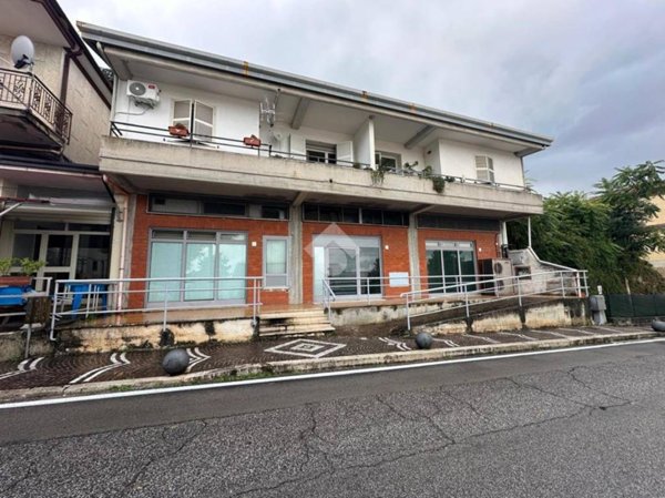 negozio in vendita a Torrice