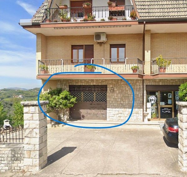 locale commerciale in vendita a Torrice