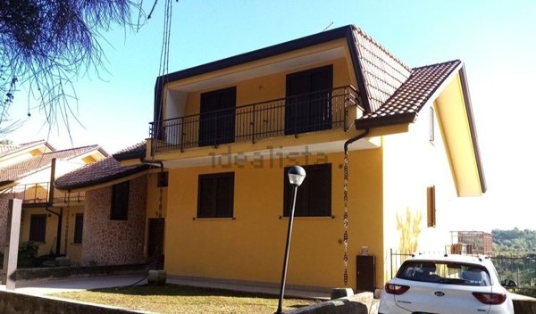 casa indipendente in vendita a Torrice